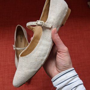 Trotters tan linen fabric mary jane shoes, size 7